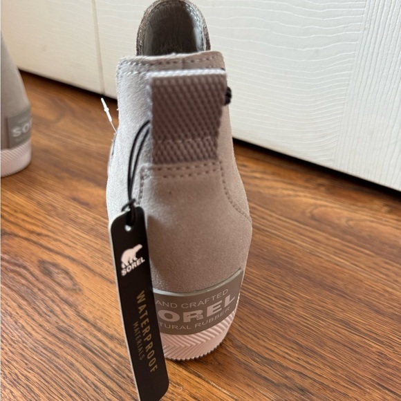 NWT SOREL OUT N ABOUT suede grey platform boots brand new in box (7.5) - Picture 4 of 6